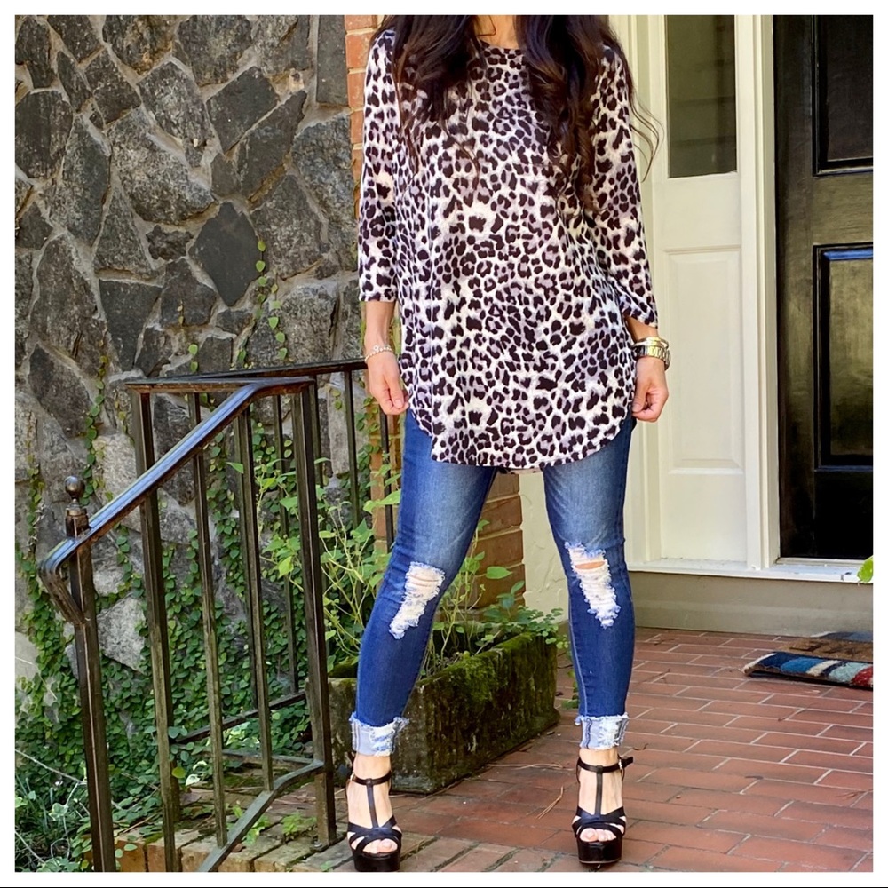 ShopEvelynne Grey Leopard loose fit chic tunic top - Picture 3 of 8
